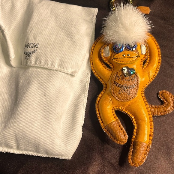 MCM BAG CHARM / KEY CHAIN - Picture 1 of 5